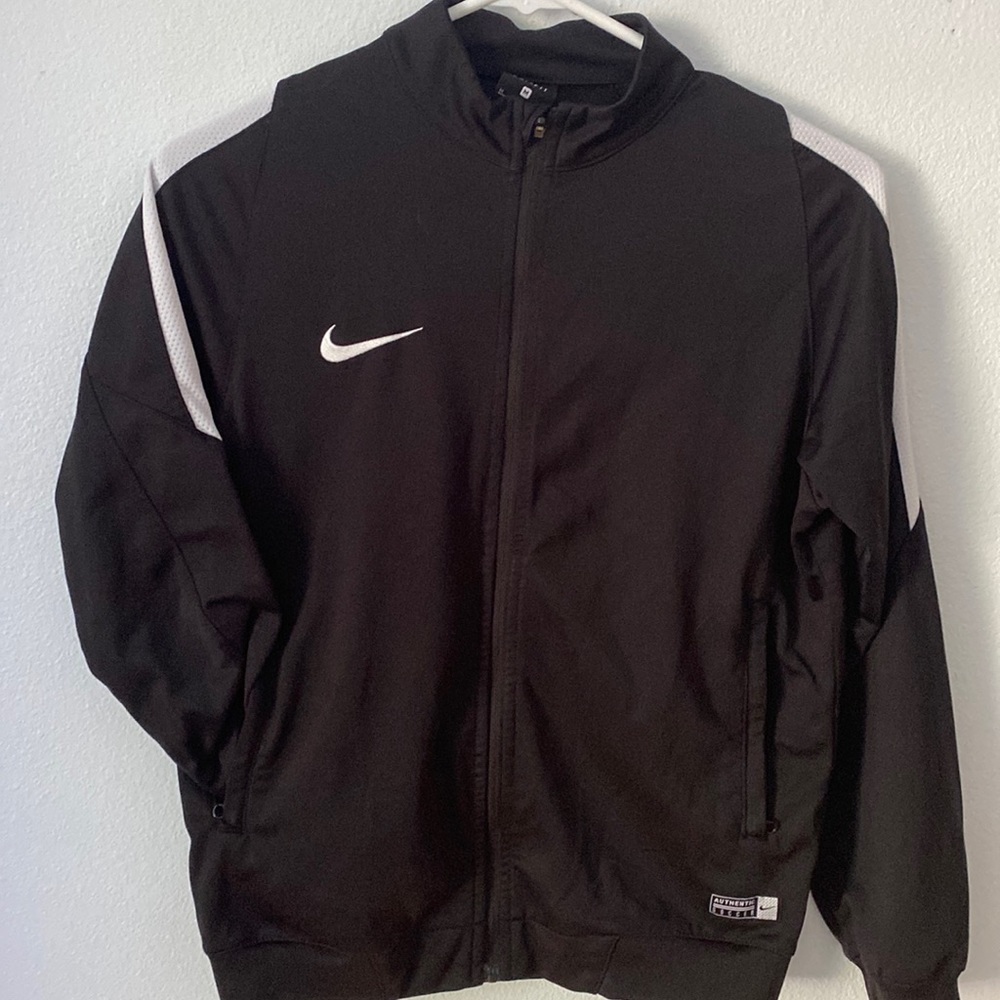 Nike - Picture 2 of 3